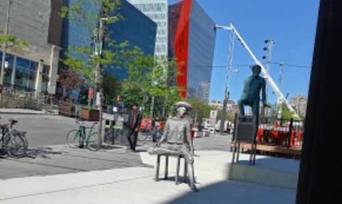 Street performers in Toronto